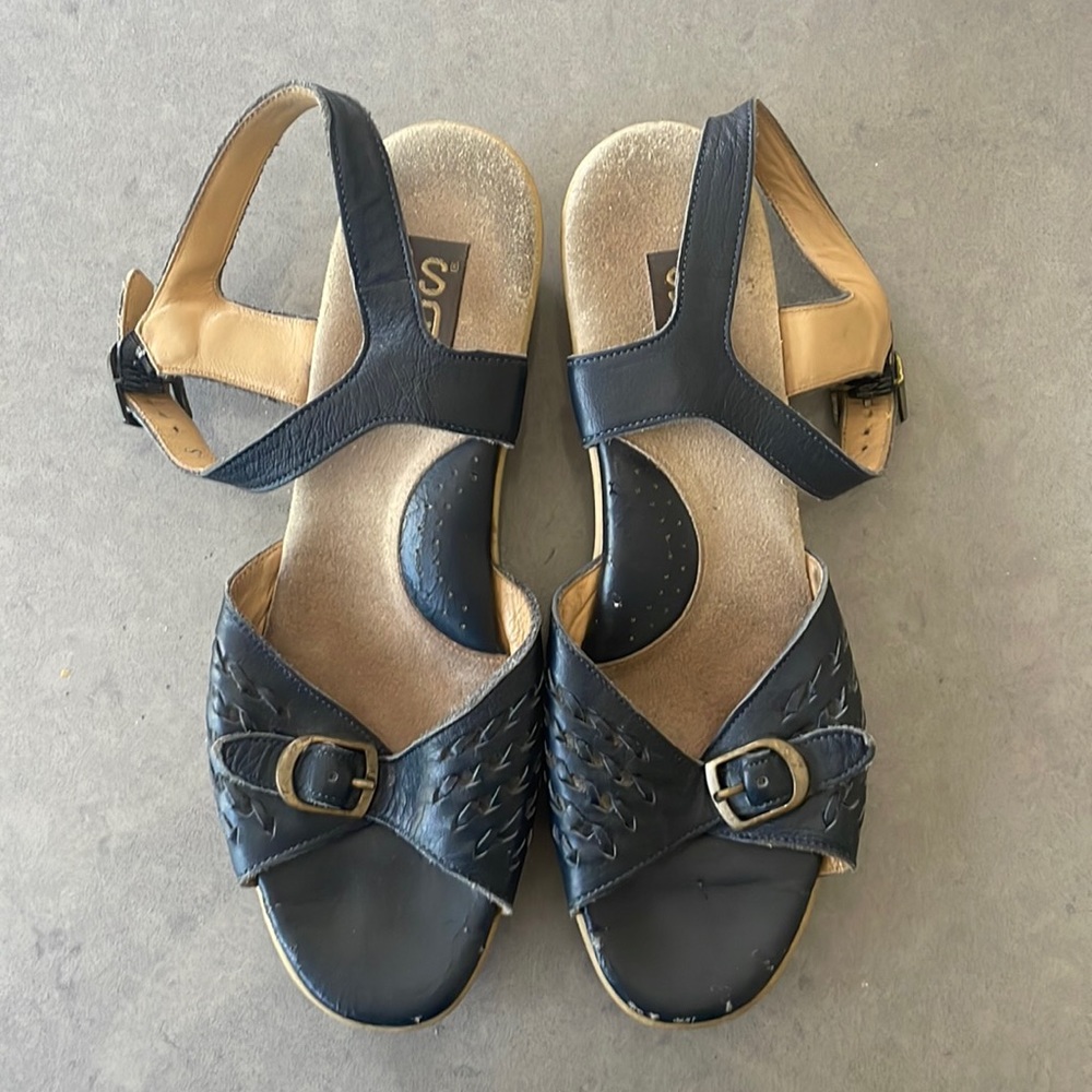 SAS Navy leather sandals - size 6.5